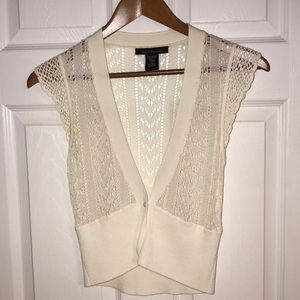 WOMEN’S SLEEVELESS LIGHT WEIGHT SWEATER TOP